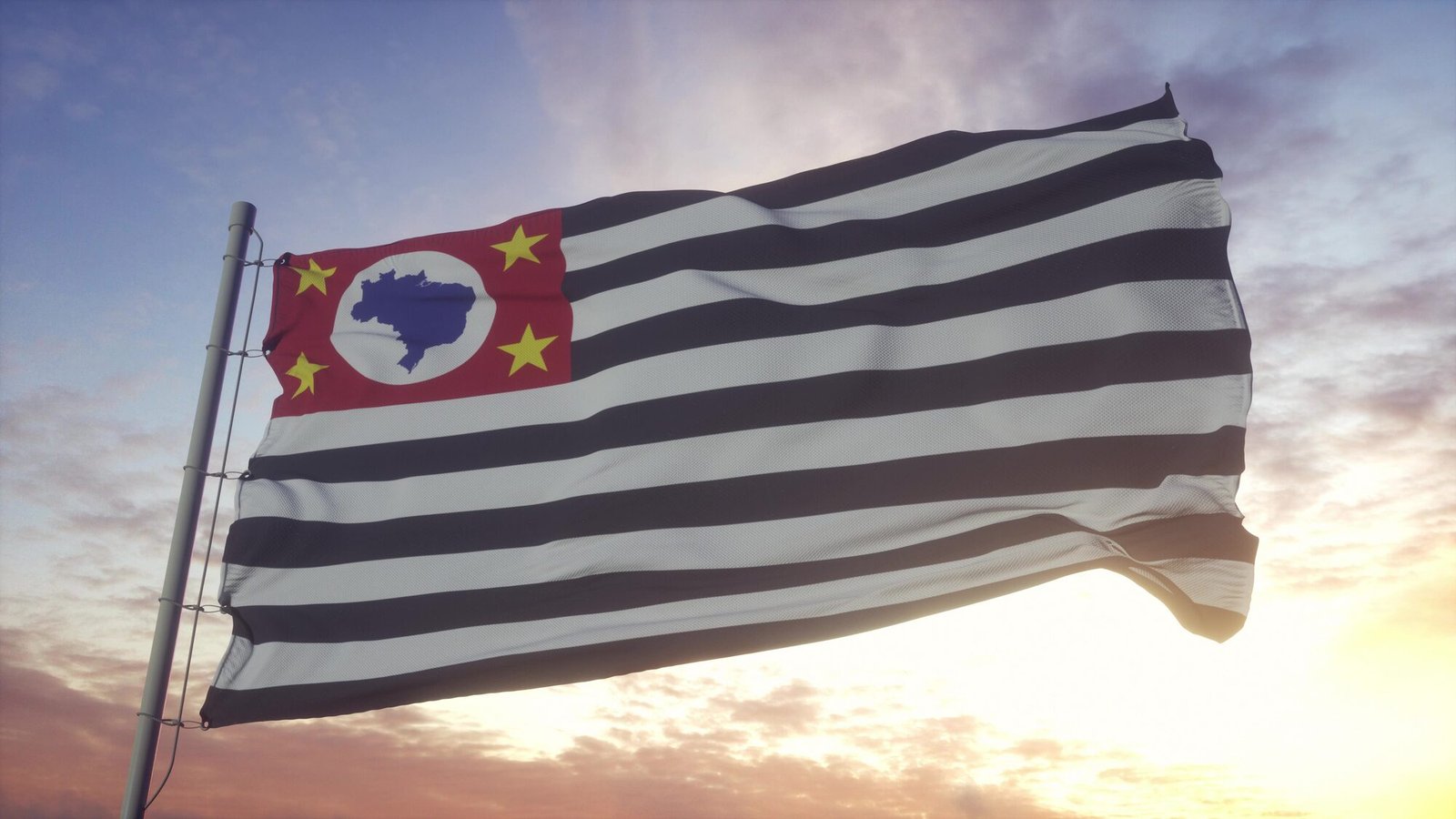 Bandeira do Estado de São Paulo ao entardecer
