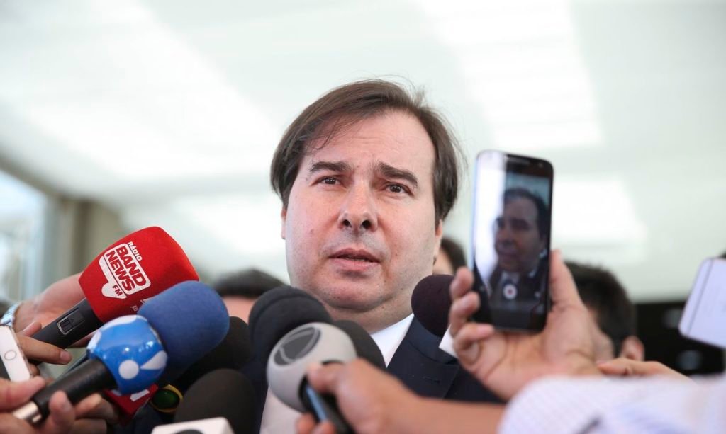 Maia Adiamento eleições