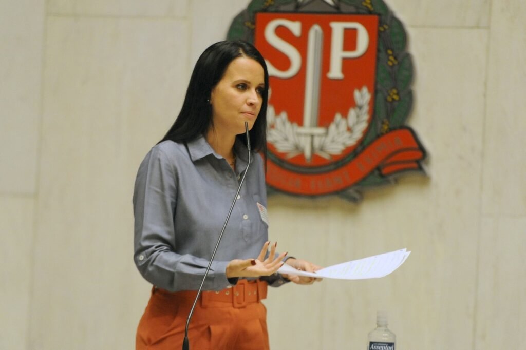 Leticia Aguiar em Plenário