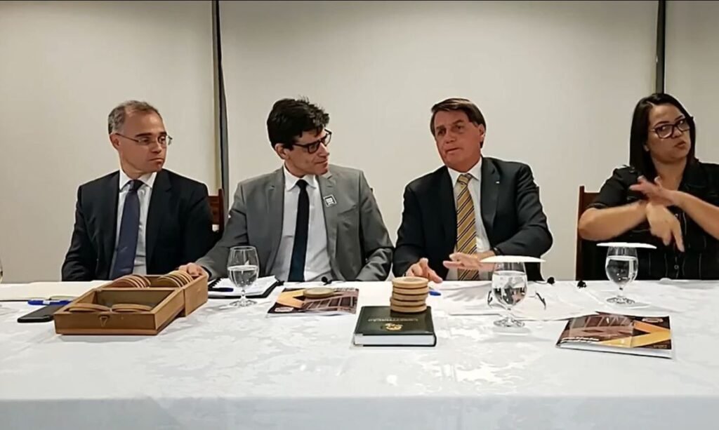 Bolsonaro madeira ilegal