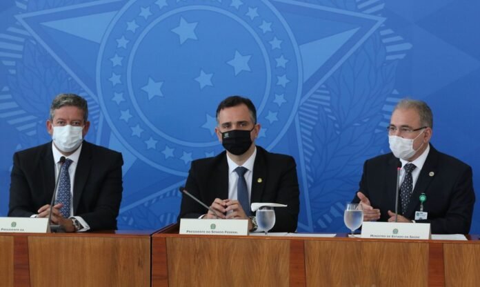 senado_camara_comite_de_coordenacao_nacional_de_enfrentamento_da_pandemia_de_covid-19310320212696 Vacina da Pfizer