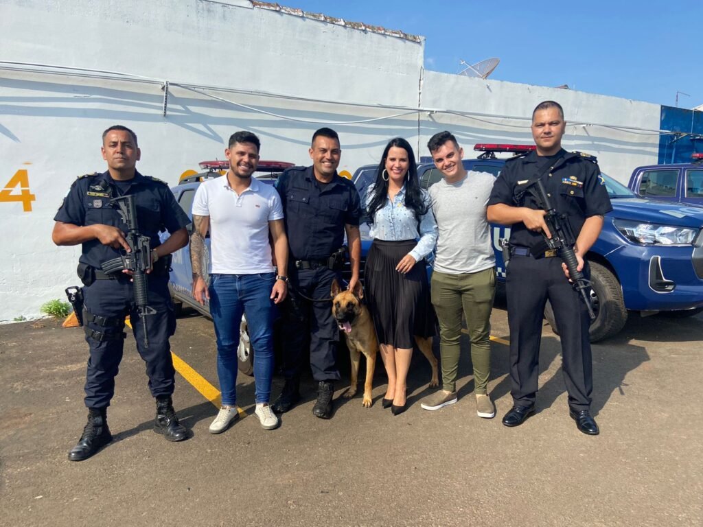 Leticia Aguiar entrega de armas