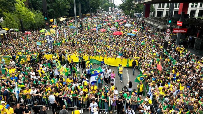 Manifestação e protesto na paulista