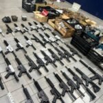 PM fecha fábrica clandestina de armas e apreende 40 fuzis no interior de SP