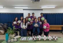 Deputada Leticia Aguiar e vereador Senna entregam material esportivo na E.E.E.M.I. Prof. Nelson do Nascimento Monteiro